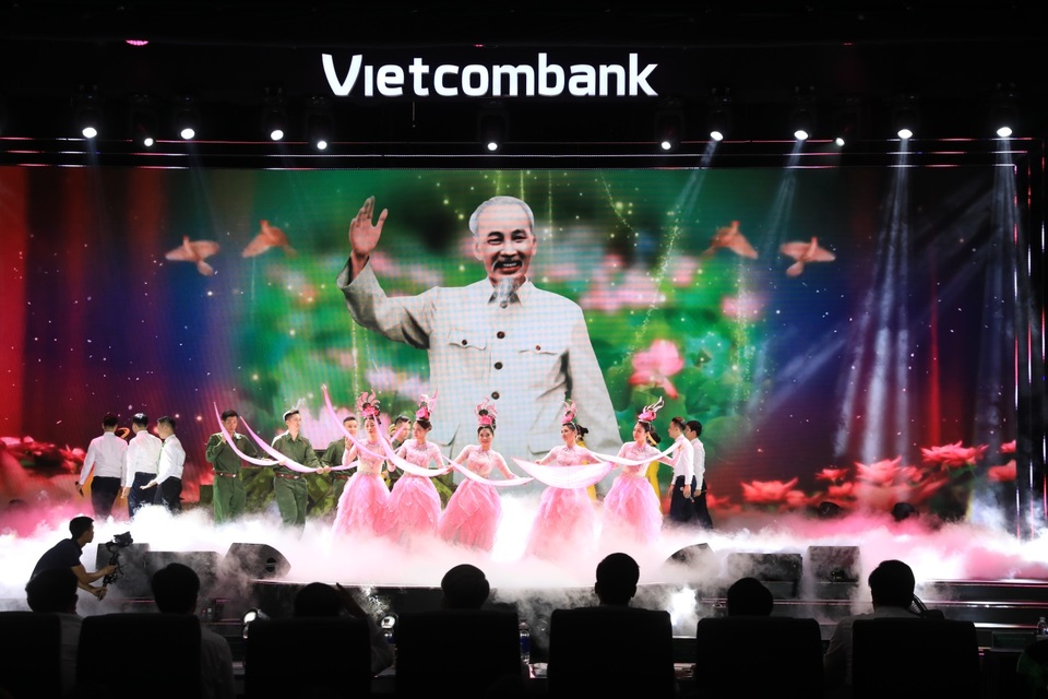 Học đức tính bình dị của Bác - 1 Học đức tính bình dị của Bác - 1