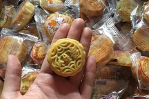 Bánh trung thu nội địa Trung Quốc 2.000 đồng/cái, đến mùa lại ngập tràn mạng xã hội
