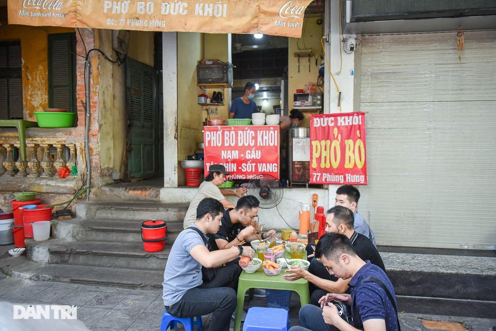 Những quán phở Hà Nội giá chỉ bằng nửa phở Thìn, khách đông nườm nượp - 3 Những quán phở Hà Nội giá chỉ bằng nửa phở Thìn, khách đông nườm nượp - 3