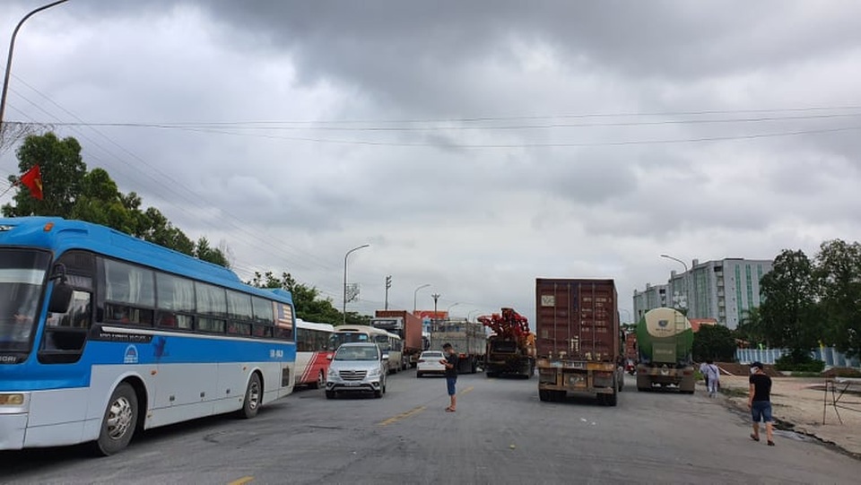 Quảng Ninh đóng cửa hàng quán vỉa hè, dừng xe khách đến tỉnh thành có dịch - 1 Quảng Ninh đóng cửa hàng quán vỉa hè, dừng xe khách đến tỉnh thành có dịch - 1