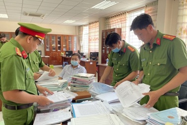 Khởi tố 10 bị can, bắt giam 3 cán bộ Chi cục thuế gây thiệt hại 10 tỷ đồng