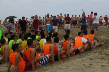 Tổ chức trò chơi trên bãi biển Sầm Sơn phải đóng phí