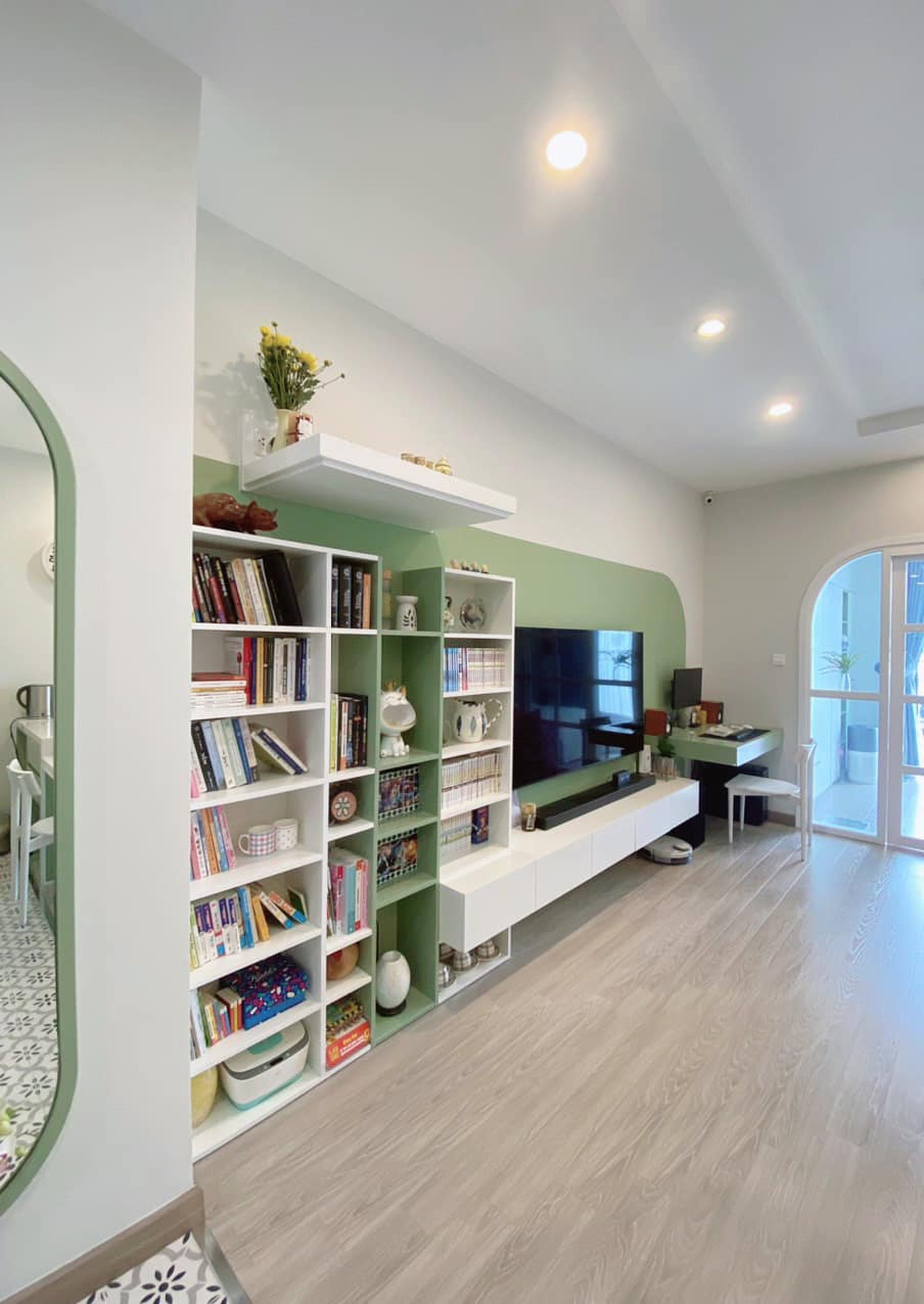 Bên trong căn hộ nhỏ xinh 53 m2 với nội thất màu xanh bơ lạ mắt - 3