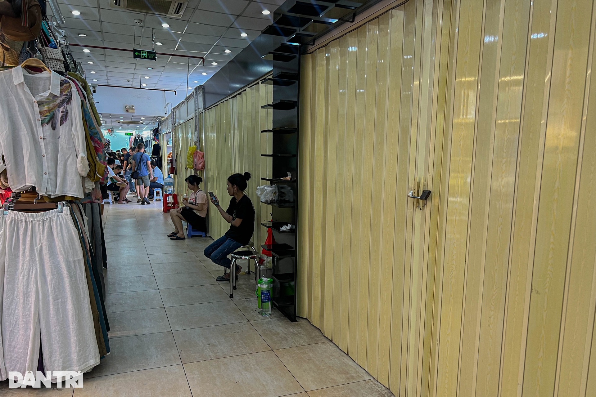 Tiểu thương TPHCM buôn bán gồng lỗ, một số nơi đóng tiệm né kiểm tra - 6 Tiểu thương TPHCM buôn bán gồng lỗ, một số nơi đóng tiệm né kiểm tra - 6