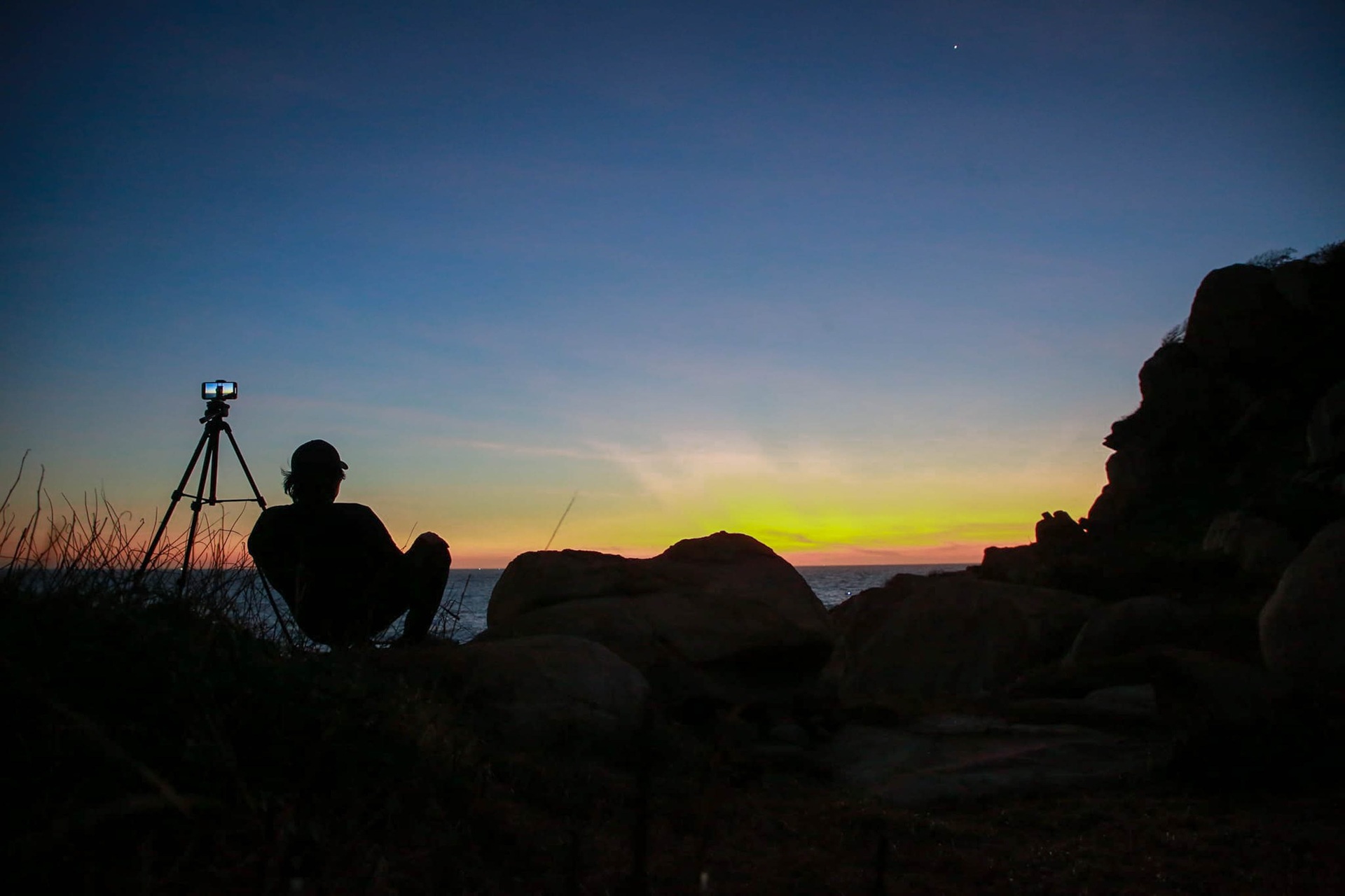 Camping and watching the stars at night and dawn at the oldest lighthouse in Vietnam - 9