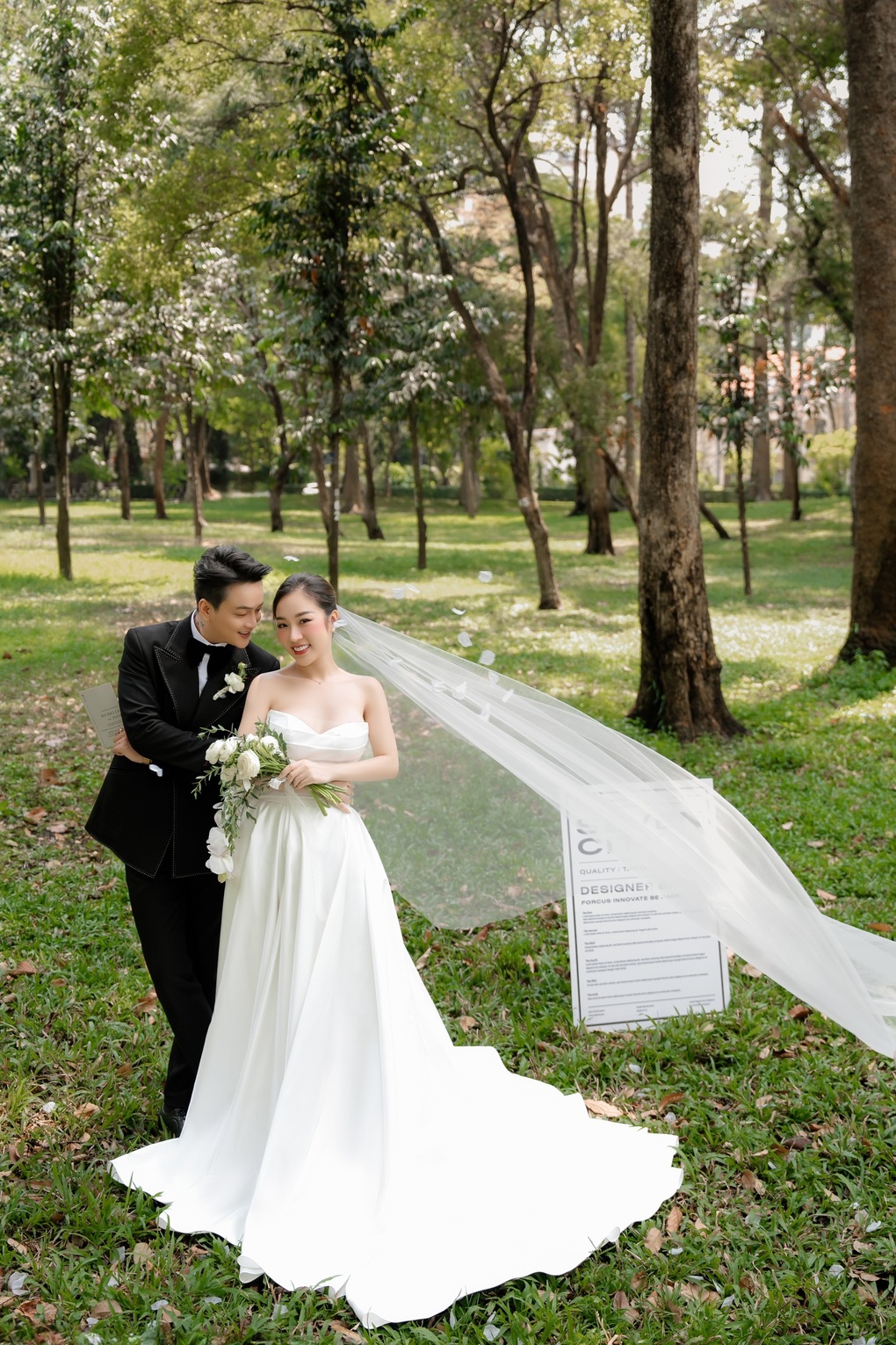 TiTi (HKT) cưới nữ DJ nóng bỏng, phản hồi tin mua mô tô nửa tỷ đồng tặng vợ - 9 TiTi (HKT) cưới nữ DJ nóng bỏng, phản hồi tin mua mô tô nửa tỷ đồng tặng vợ - 9