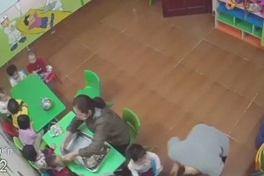 Cô giáo đánh trẻ tím mặt vì không ăn: Nhóm lớp hoạt động “chui”