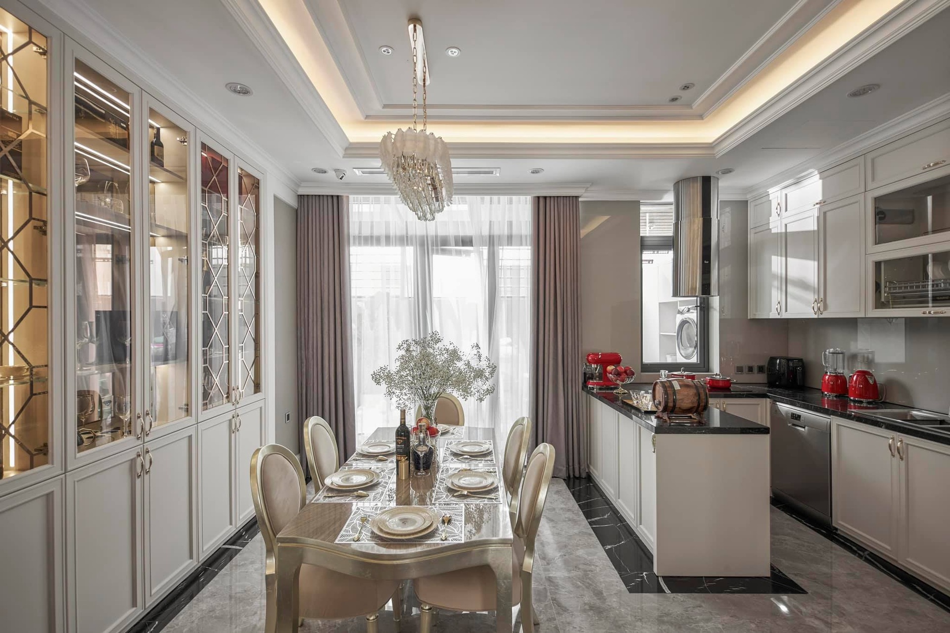 Căn biệt thự đẹp lung linh với nội thất màu Champagne, lạ mà cuốn hút - 5