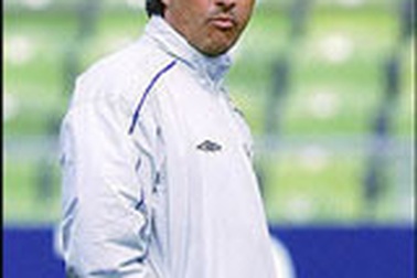 Mourinho làm lành với UEFA 