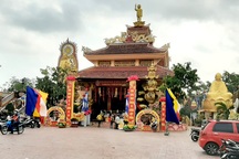 Sợ dịch Covid-19, khách viếng chùa thưa thớt ngày đầu năm