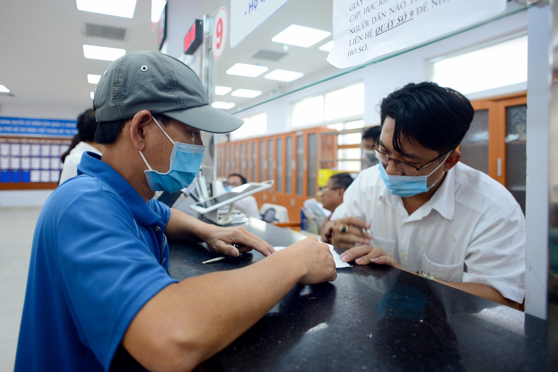 Tiền lương của người lao động hưởng lương ngân sách trước 1/1/2016 được điều chỉnh theo mức tham chiếu (Ảnh minh họa: Q.A.).