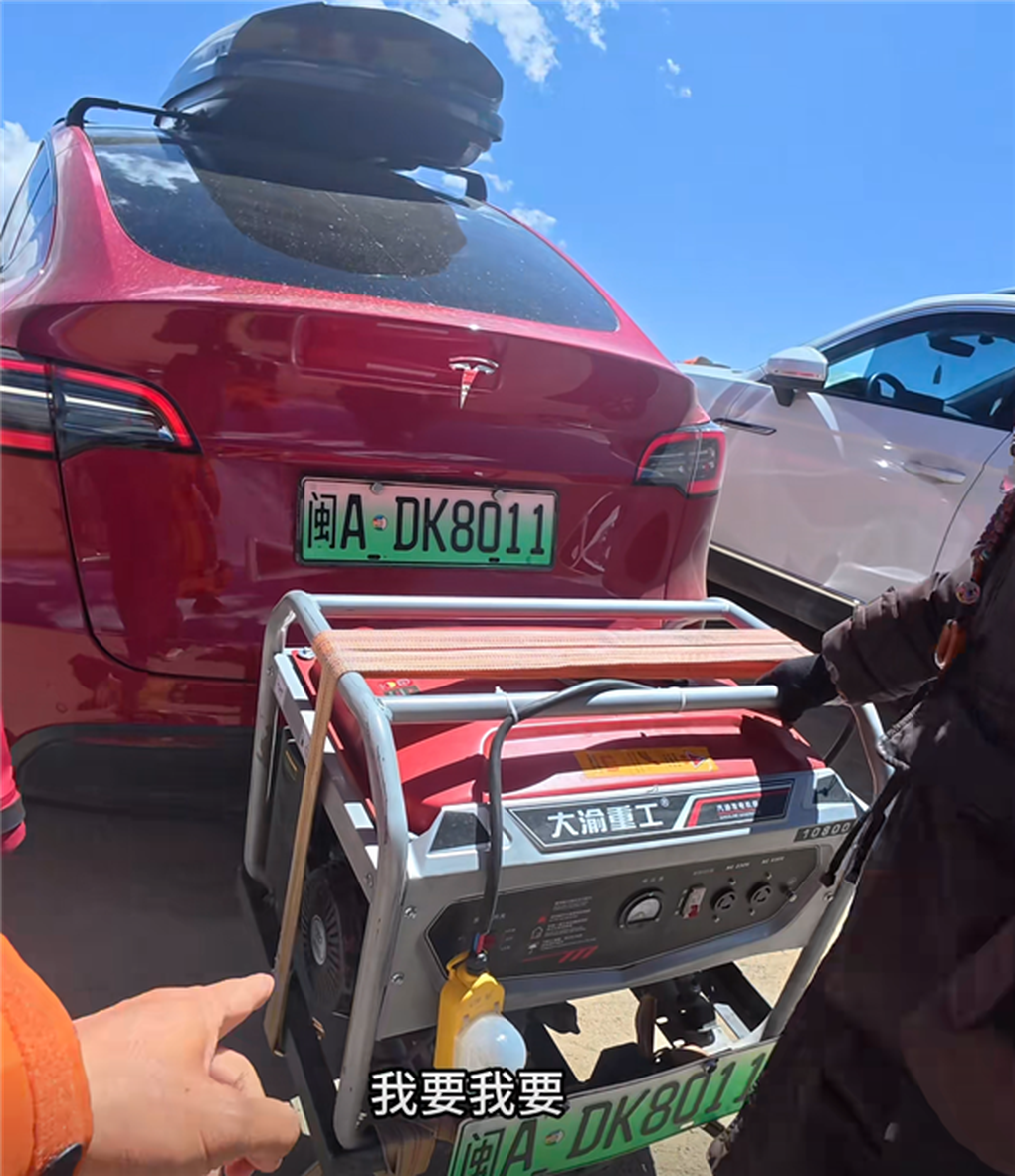 Cõng thêm máy phát, chiếc xe điện Tesla biến thành ô tô hybrid - 3 Cõng thêm máy phát, chiếc xe điện Tesla biến thành ô tô hybrid - 3