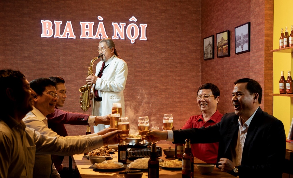 Bia Hà Nội và nghệ sĩ Quyền Văn Minh: Tình yêu và sự giao hòa với Hà Nội - 3 Bia Hà Nội và nghệ sĩ Quyền Văn Minh: Tình yêu và sự giao hòa với Hà Nội - 3