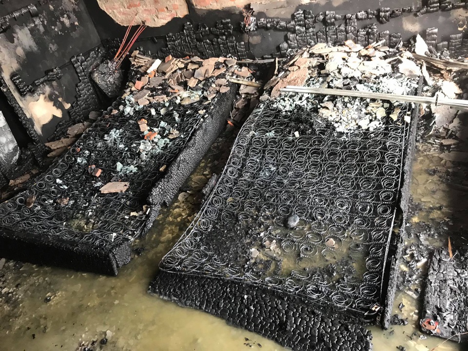 Cháy khách sạn Vinh Plaza, khách tháo chạy tán loạn - 8 Cháy khách sạn Vinh Plaza, khách tháo chạy tán loạn - 8