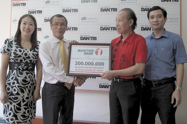 Tiếp tục ủng hộ 200 triệu đồng chương trình “Một triệu cuốn vở...”