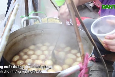 Quán bánh trôi tàu không biển hiệu, 3 tiếng bán "vèo" gần 1000 viên bánh