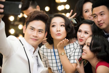 Hậu trường làm người mẫu đầy vui nhộn của 30 BTV, MC “hot” nhất VTV