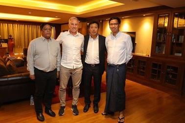 Tham vọng lớn, đối thủ của đội tuyển Việt Nam mời chuyên gia châu Âu