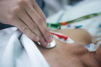 Mắc hội chứng "trái tim tan vỡ", người phụ nữ 2 lần ngừng tim