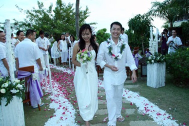 Chùm ảnh: Hồng Ánh - ngày ngọt ngào cùng chồng