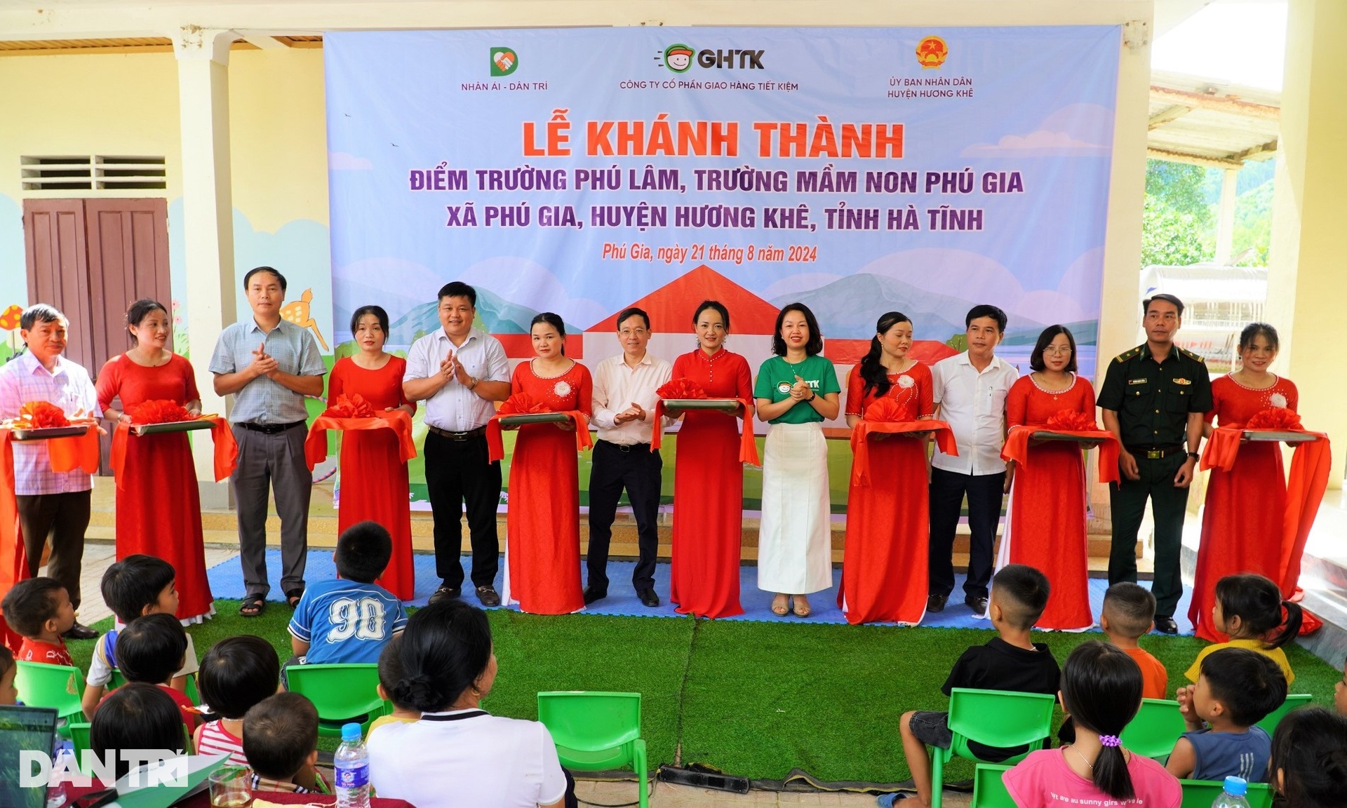 Ngập tràn niềm vui ngày khánh thành điểm trường Dân trí tại vùng chảo lửa - 8 Ngập tràn niềm vui ngày khánh thành điểm trường Dân trí tại vùng chảo lửa - 8