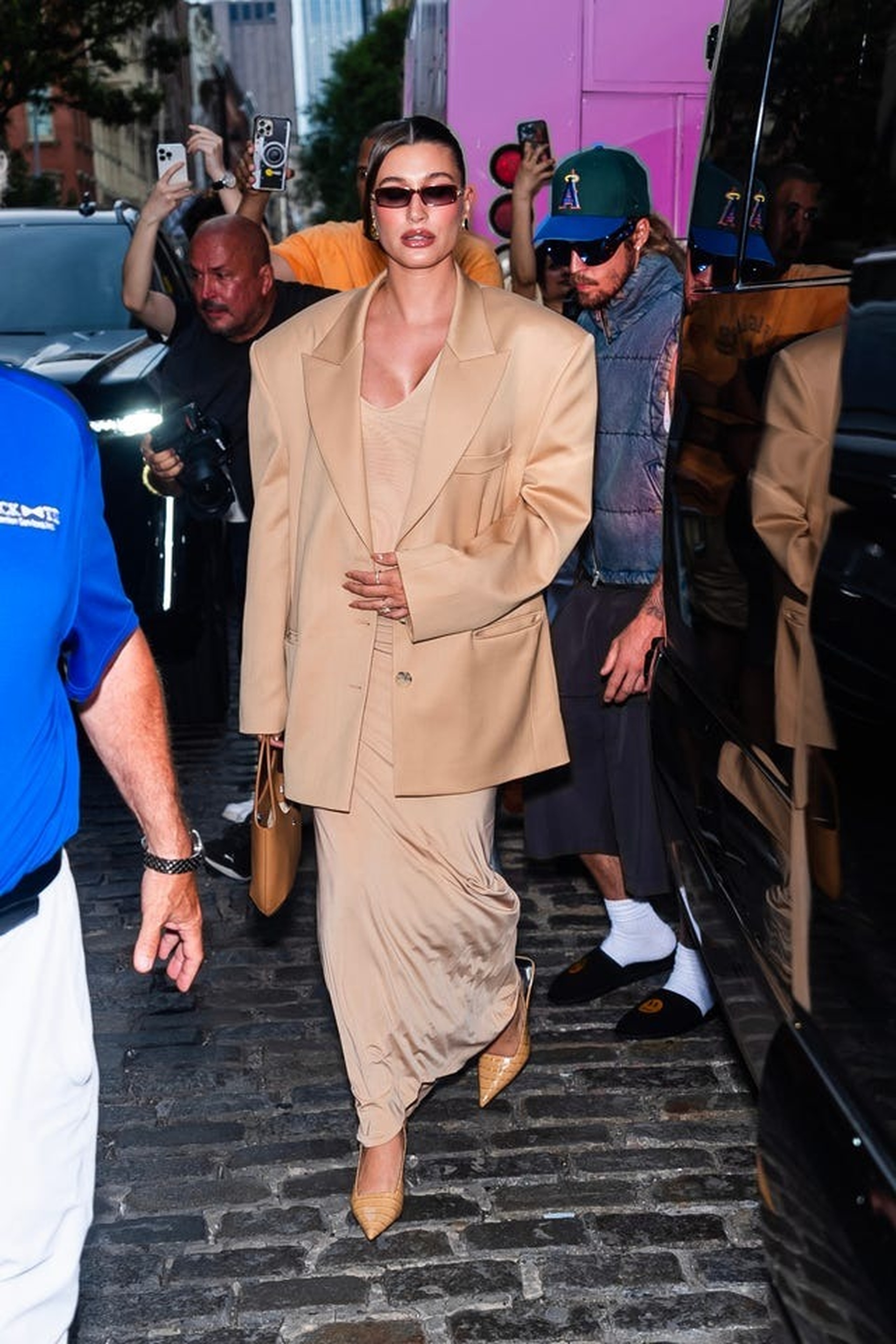 Thời trang bầu vừa sành điệu, vừa gợi cảm của Hailey Bieber - 2 Thời trang bầu vừa sành điệu, vừa gợi cảm của Hailey Bieber - 2