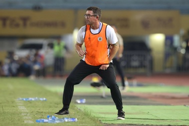 HLV Harry Kewell: "Hà Nội FC chơi bóng đá đẹp nhưng vẫn thua CLB Ninh Bình"