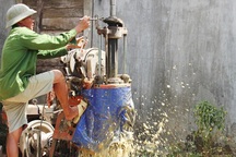 Hà Tĩnh: Nhọc nhằn nghề khoan giếng mùa nắng hạn