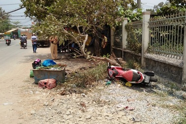 Truy đuổi cướp, một phụ nữ té xe nguy kịch