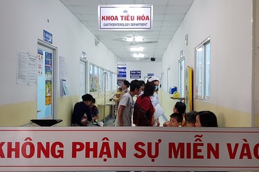 Ăn sáng món xôi gà, 108 học sinh nhập viện