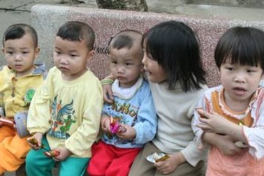 Nghi ngại “hở sườn” trong dự luật Nuôi con nuôi