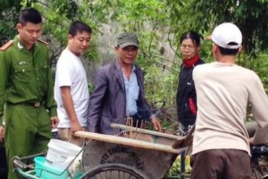 Hoảng hồn phát hiện xác thai nhi trong hộp nhựa