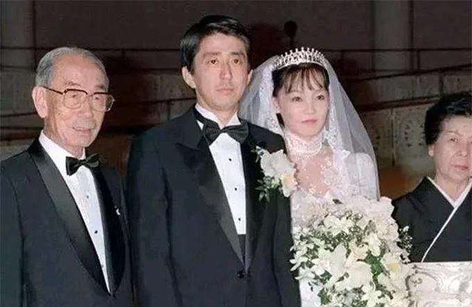 Những dấu mốc trong cuộc đời và sự nghiệp của cố Thủ tướng Nhật Abe Shinzo - 4 Những dấu mốc trong cuộc đời và sự nghiệp của cố Thủ tướng Nhật Abe Shinzo - 4