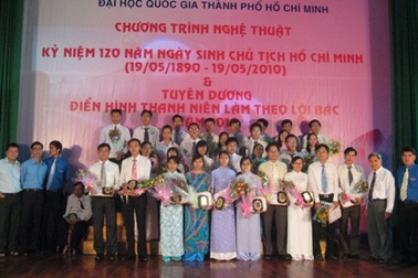 ĐH Quốc gia TPHCM: Tuyên dương 38 gương điển hình làm theo lời Bác