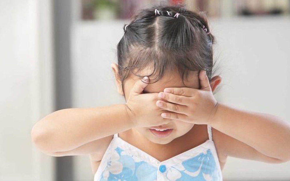 Con gái tránh mặt vì vô tình thấy cảnh giường chiếu của vợ chồng tôi - 1 Con gái tránh mặt vì vô tình thấy cảnh giường chiếu của vợ chồng tôi - 1