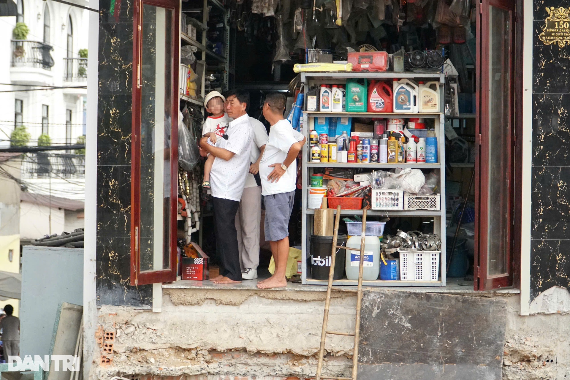Hàng chục hộ dân phải bắc thang leo vào nhà ở công trình Vành đai 3 TPHCM - 9 Hàng chục hộ dân phải bắc thang leo vào nhà ở công trình Vành đai 3 TPHCM - 9