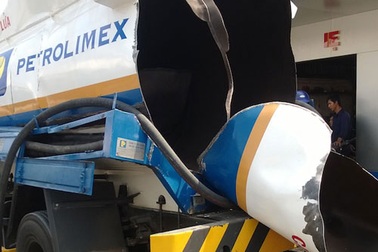 Nổ xe bồn, hai người bị thương, 8 nhà dân hư hại