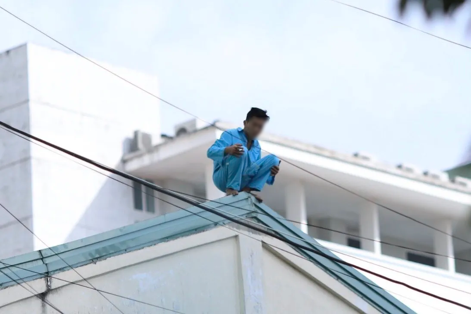 Thanh niên định nhảy từ tầng 23 khách sạn lại gây náo loạn Bệnh viện Đà Nẵng - 1