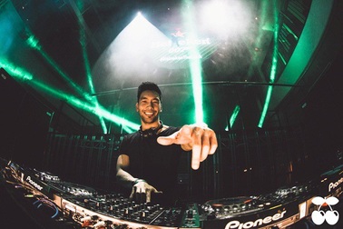 Đêm nhạc điện tử sôi động mừng Giáng sinh