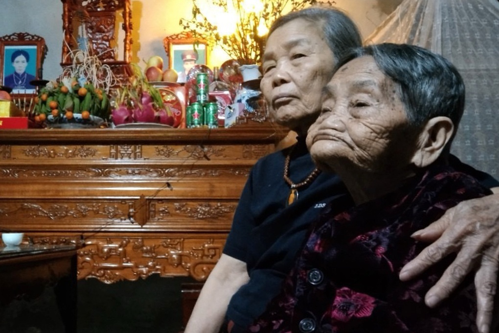 Cụ bà 103 tuổi vượt 300km về quê giỗ mẹ và câu nói đầy xót xa - 2 Cụ bà 103 tuổi vượt 300km về quê giỗ mẹ và câu nói đầy xót xa - 2
