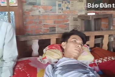 Người đàn ông nằm một chỗ lo cha mẹ già và con gái đói khát