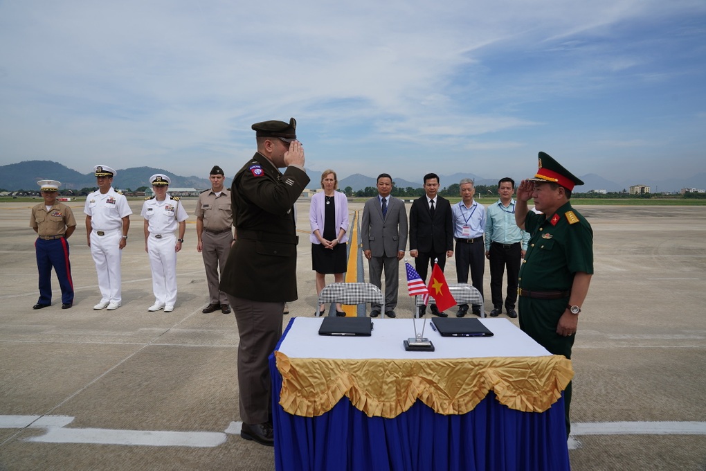Việt Nam bàn giao một bộ hài cốt quân nhân Mỹ - 1 Việt Nam bàn giao một bộ hài cốt quân nhân Mỹ - 1