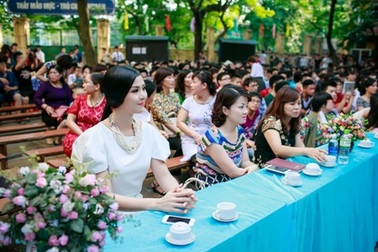 Hoa hậu Ngọc Hân về trường cũ dự “Lễ trưởng thành”