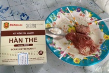 Đôi vợ chồng sản xuất 1 tấn giò chả chứa hàn the có thể bị xử lý ra sao?