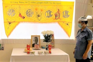 Sóc Trăng: Nhân viên y tế chịu tang cha trong khu cách ly