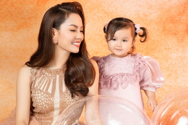 Nguyễn Ngọc Anh khoe sắc vóc ngọt ngào tuổi 40 bên con gái