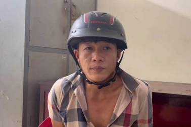 "Tranh thủ" cướp tài sản trong lúc đứng trú mưa