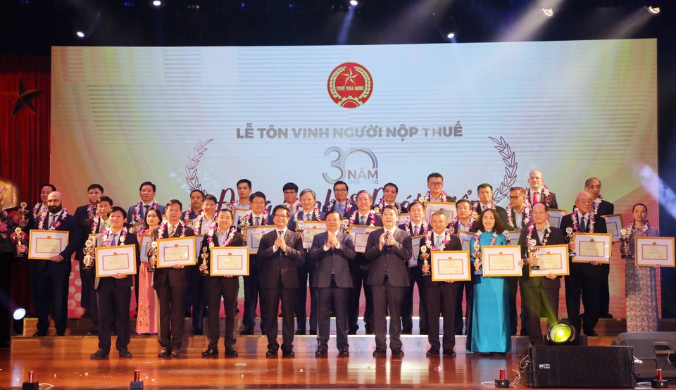 Tập đoàn Điện lực Việt Nam được vinh danh về nộp thuế - 1 Tập đoàn Điện lực Việt Nam được vinh danh về nộp thuế - 1