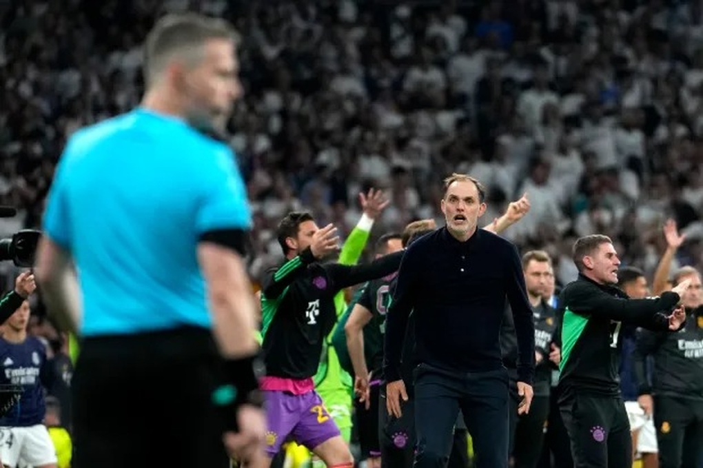 HLV Tuchel chỉ trích trọng tài sau trận thua cay đắng của Bayern Munich - 3 HLV Tuchel chỉ trích trọng tài sau trận thua cay đắng của Bayern Munich - 3