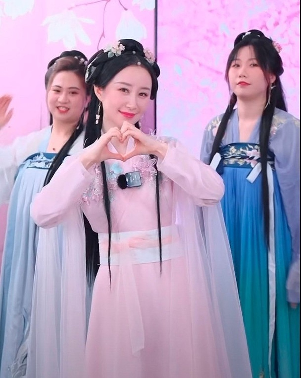 Mỹ nhân Kim phấn thế gia, từng là đối thủ của Lưu Diệc Phi sa sút - 4 Mỹ nhân Kim phấn thế gia, từng là đối thủ của Lưu Diệc Phi sa sút - 4